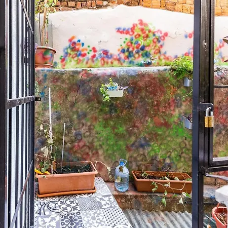 Colorful Flat With Backyard Close To Taksim Square Κωνσταντινούπολη