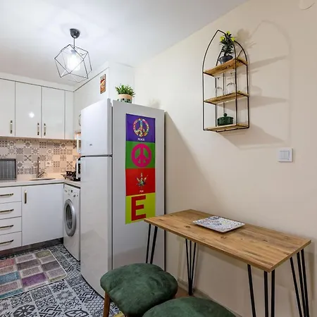 Διαμέρισμα Colorful Flat With Backyard Close To Taksim Square