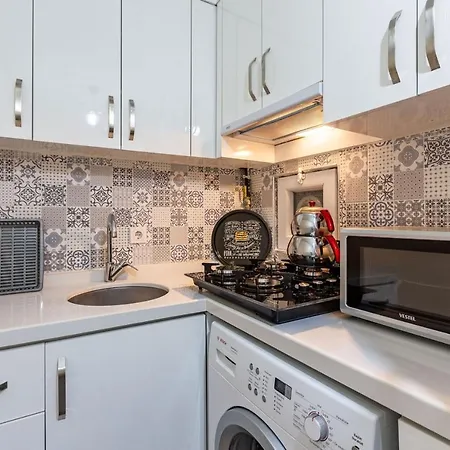 Appartement Colorful Flat With Backyard Close To Taksim Square